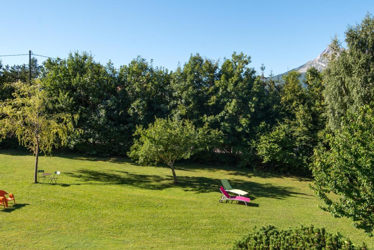 "La Combe Fleurie" Appartements & Chambres Saint-Bonnet-en-Champsaur Exterior photo