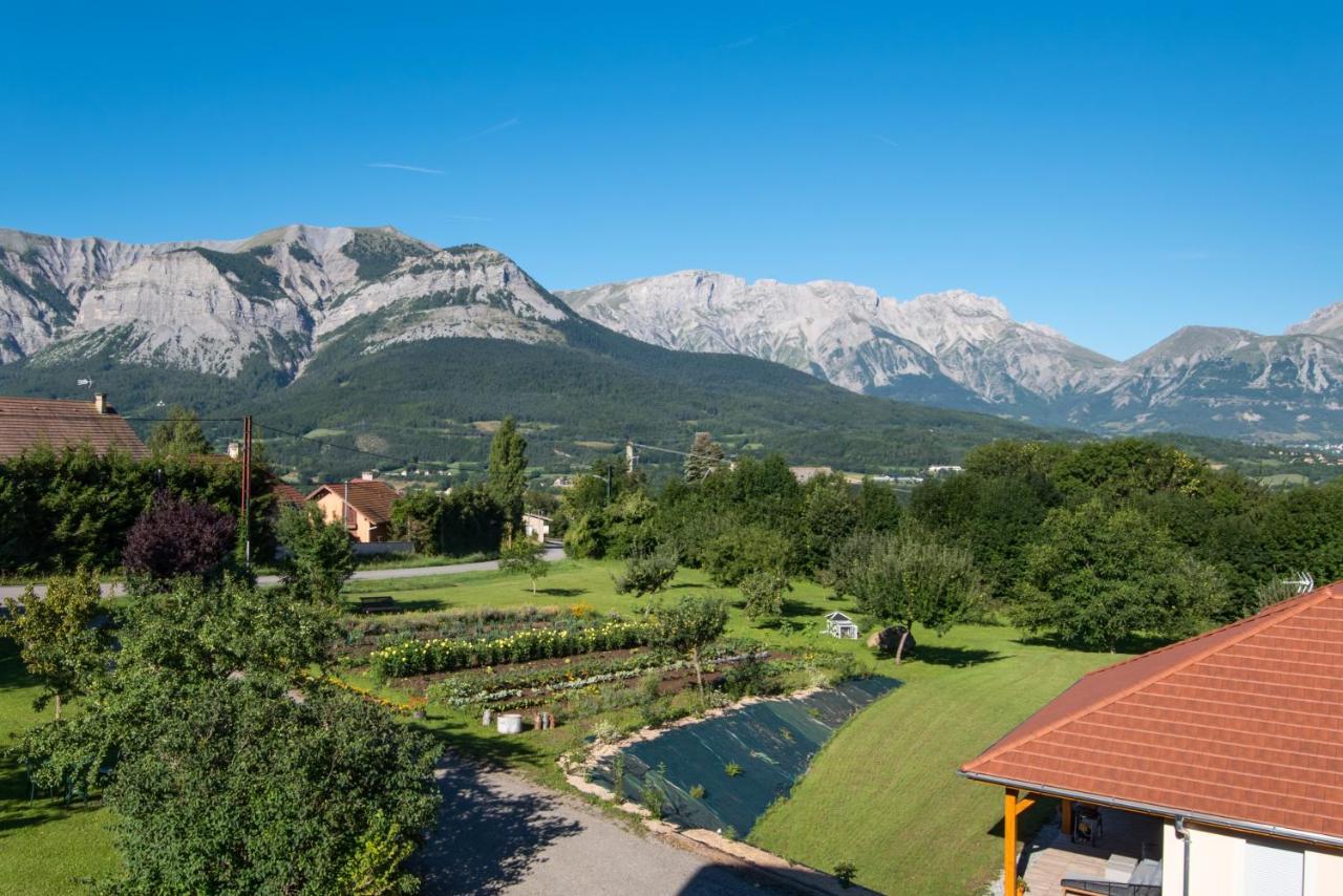 "La Combe Fleurie" Appartements & Chambres Saint-Bonnet-en-Champsaur Exterior photo