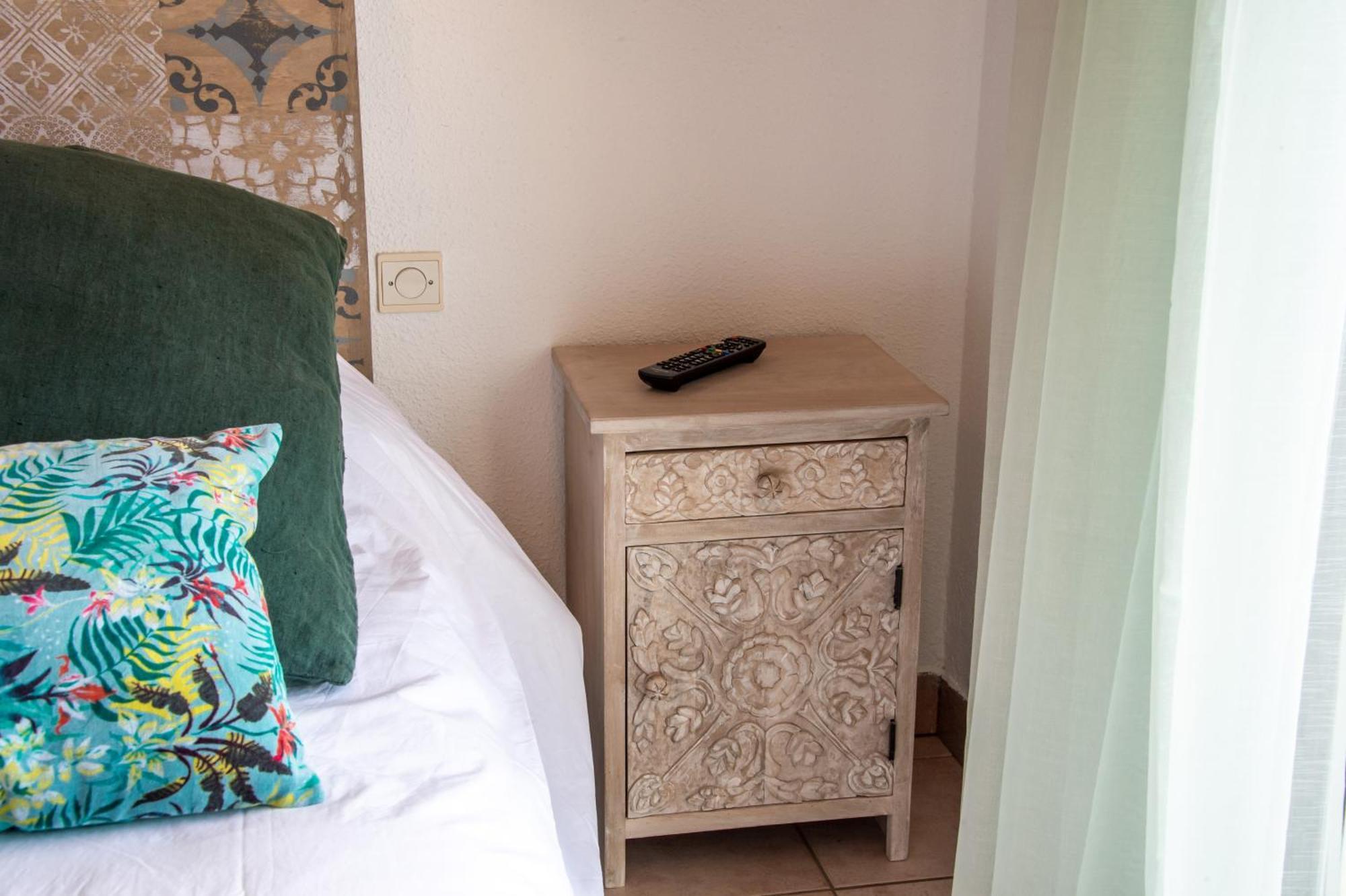"La Combe Fleurie" Appartements & Chambres Saint-Bonnet-en-Champsaur Room photo