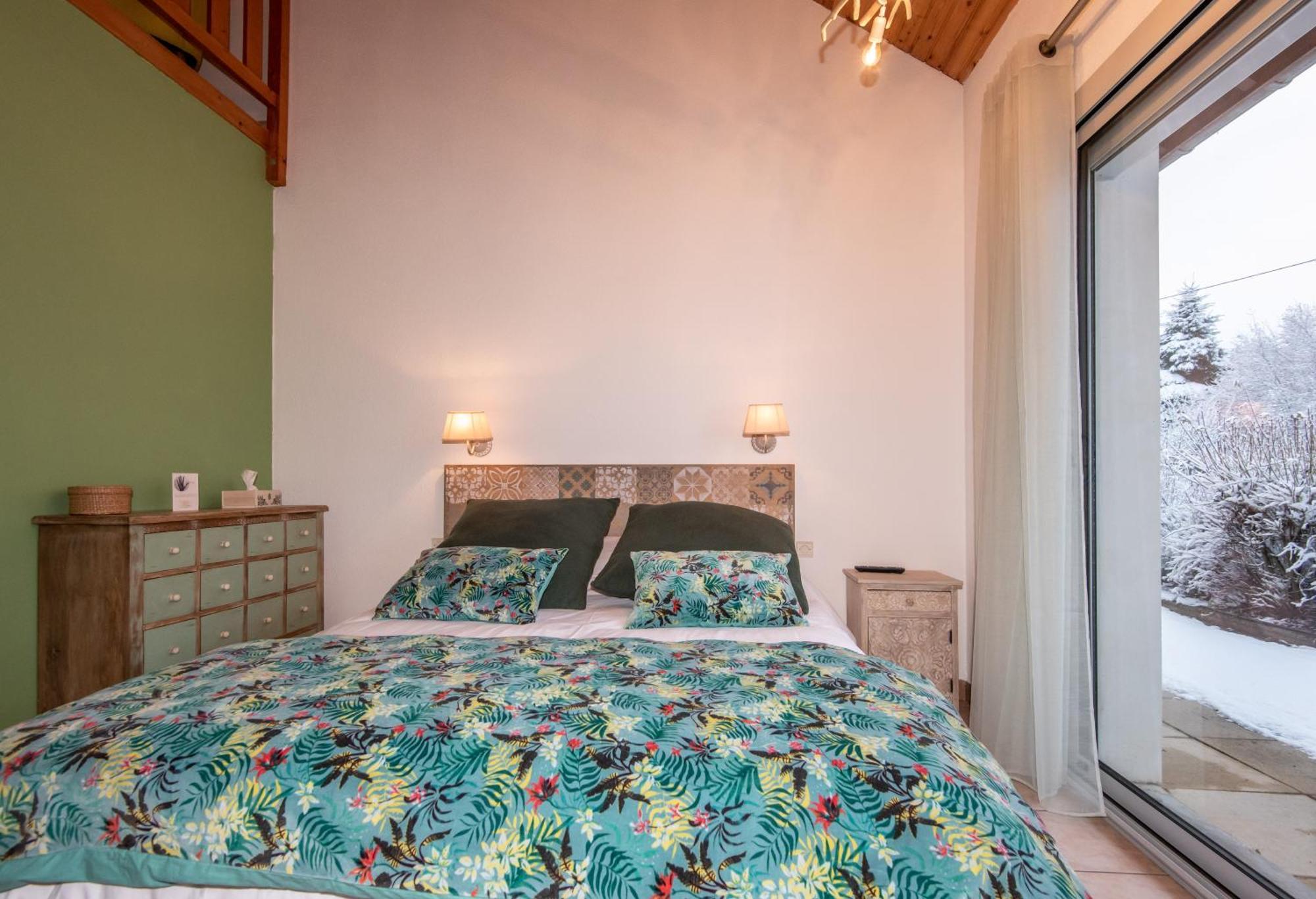 "La Combe Fleurie" Appartements & Chambres Saint-Bonnet-en-Champsaur Room photo