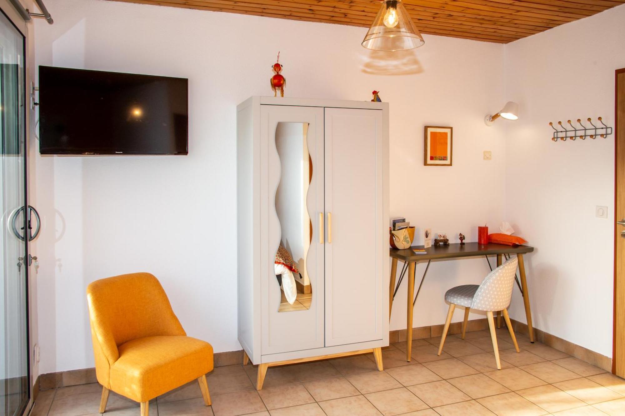 "La Combe Fleurie" Appartements & Chambres Saint-Bonnet-en-Champsaur Room photo