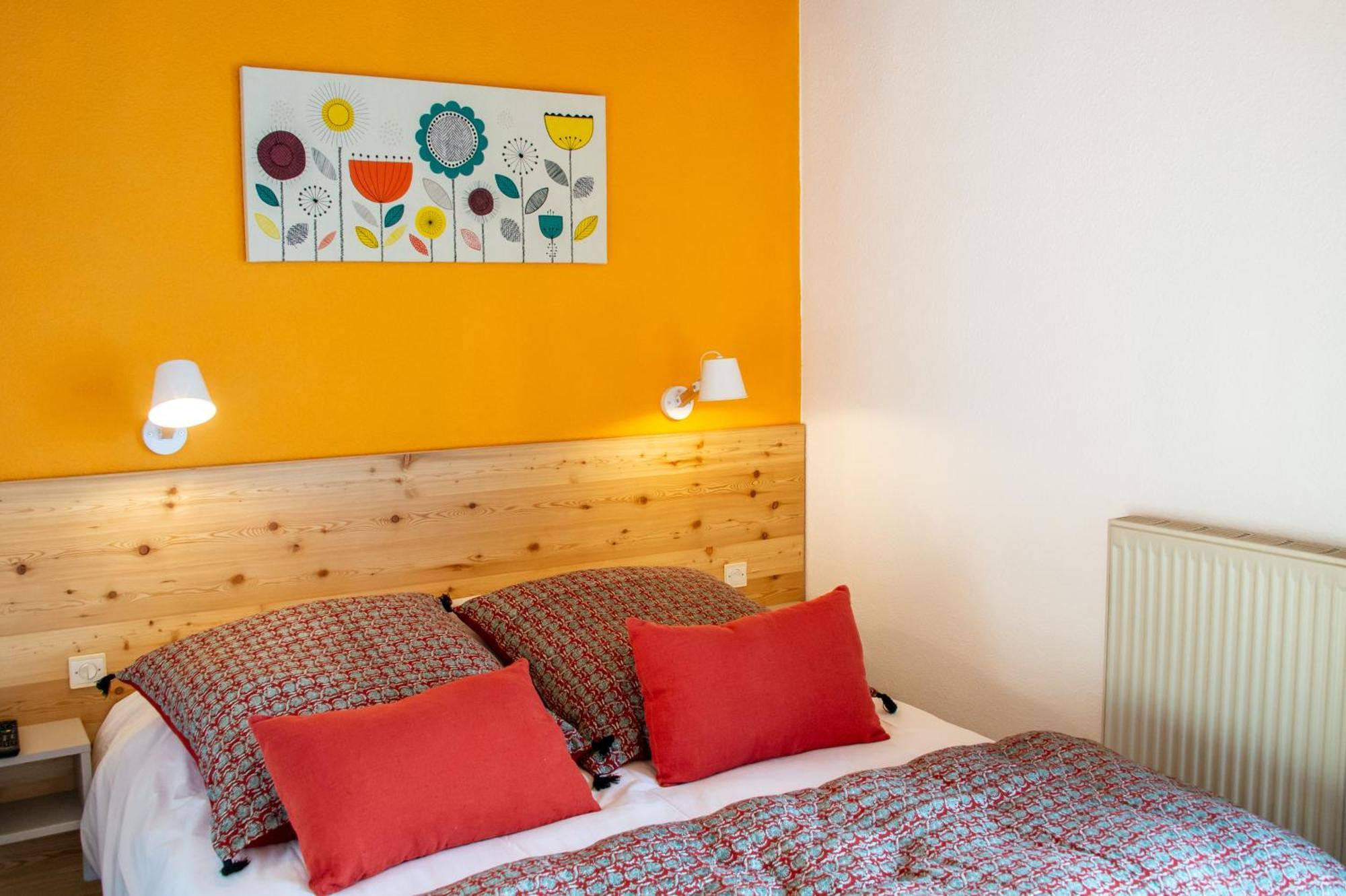 "La Combe Fleurie" Appartements & Chambres Saint-Bonnet-en-Champsaur Room photo