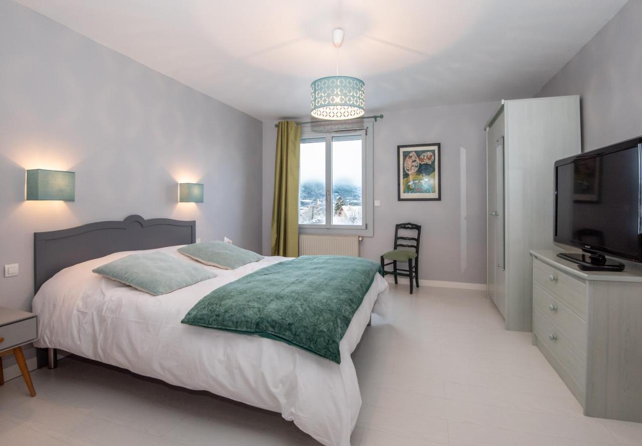 "La Combe Fleurie" Appartements & Chambres Saint-Bonnet-en-Champsaur Exterior photo